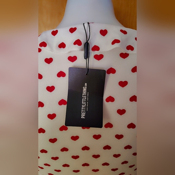 ❤️ PrettyLittleThing White Mini Heart Wrap Dress – Size 12 NWT ❤️ - Picture 7 of 9